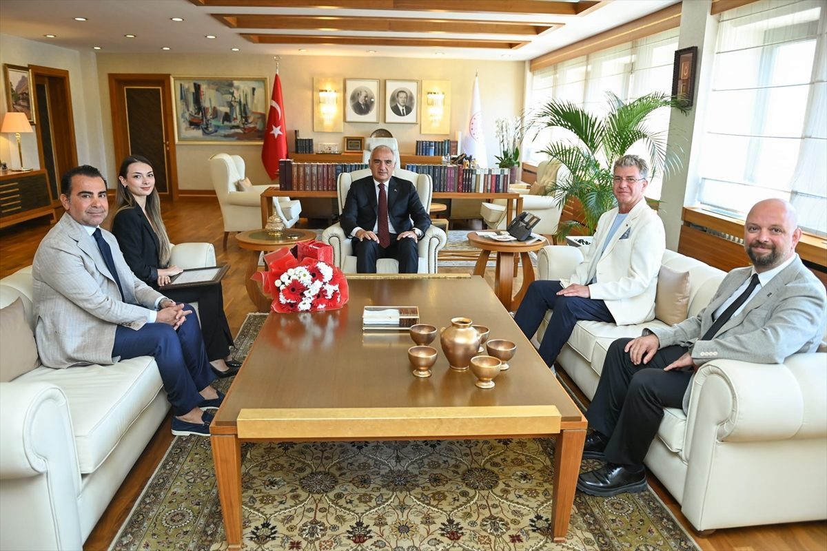 Bakan Ersoy’dan Nilay Tahiroğlu ile Tan Sağtürk’e tebrik