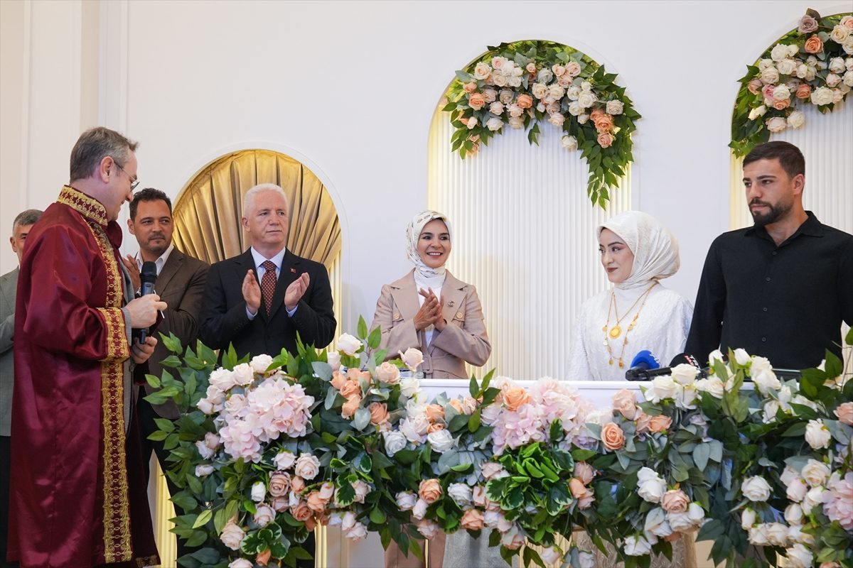 Bakan Göktaş, Aile ve Gençlik Fonu’nun 100 bininci çiftinin nikah şahidi oldu