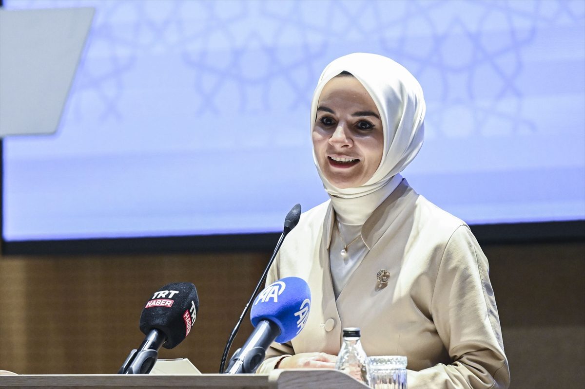 Bakan Göktaş, “Evlenecek Gençlerin Desteklenmesi Projesi Evlilik Öncesi Eğitim Programı”nda konuştu: