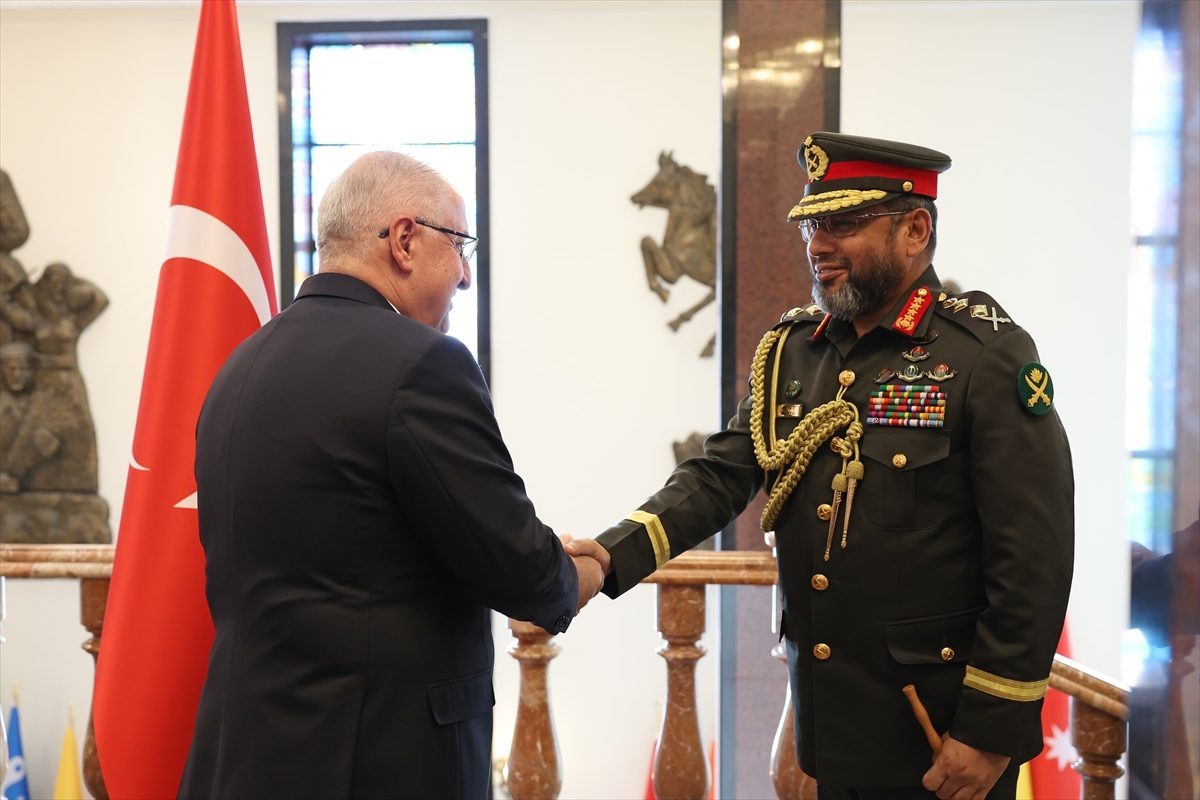 Bakan Güler, Bangladeş Kara Kuvvetleri Komutanı Orgeneral Zaman’ı kabul etti