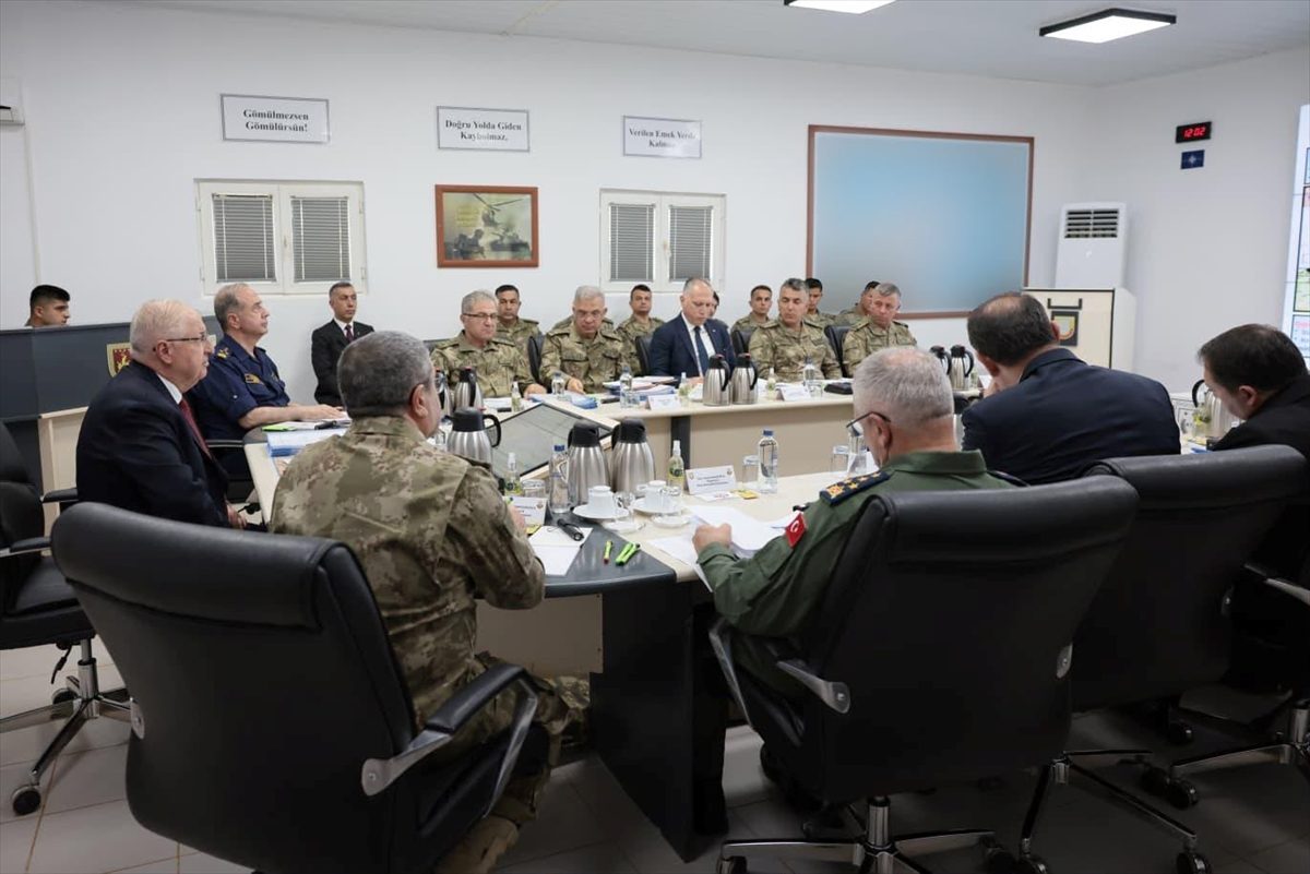 Bakan Güler, KKTC’de konuşlu 39. Mekanize Piyade Tümen Komutanlığını denetledi
