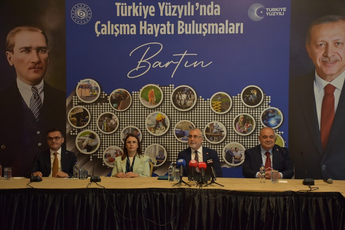 Bakan Işıkhan, Bartın’da “Türkiye Yüzyılı’nda Çalışma Hayatı Buluşmaları” programında konuştu: