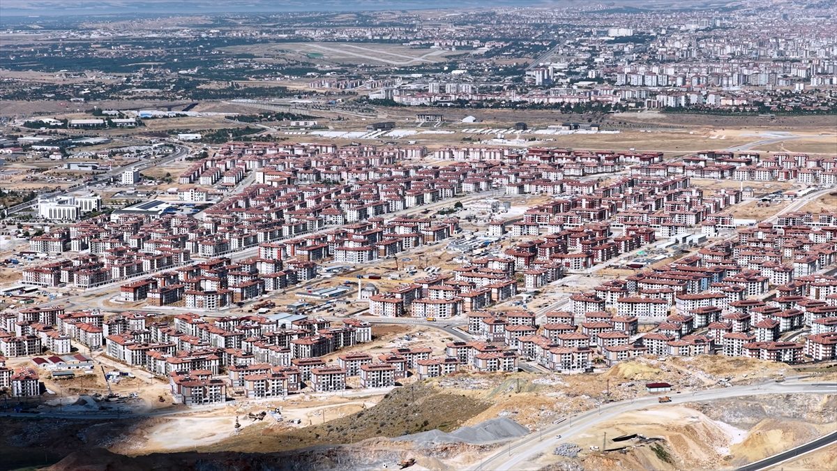 Bakan Kurum, 81 ilde yaklaşık 7 milyon vatandaşın sosyal konutlara kavuştuğunu bildirdi