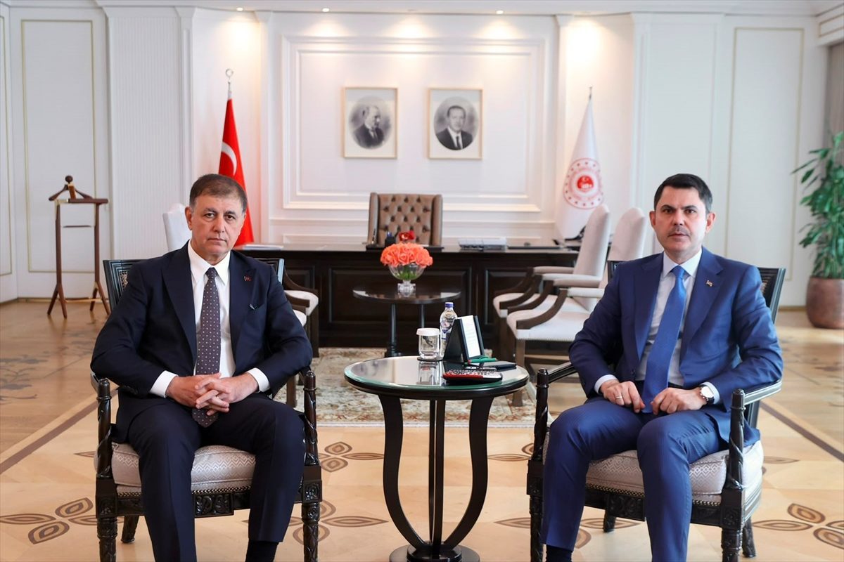 Bakan Kurum, İzmir Büyükşehir Belediye Başkanı Tugay ile görüştü