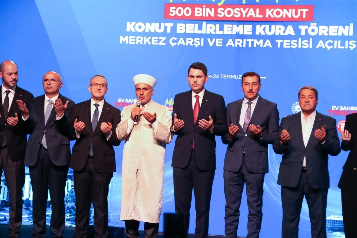 Bakan Kurum, Malatya’da sosyal konutların kura çekim töreninde konuştu: