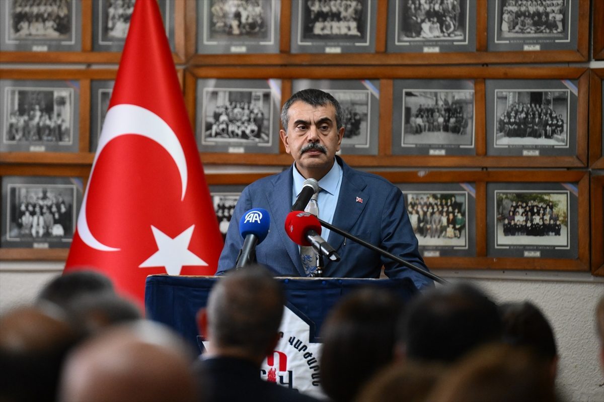 Bakan Tekin, Özel Bezciyan Ermeni İlköğretim Okulu ve Ortaokulunu ziyaretinde konuştu:
