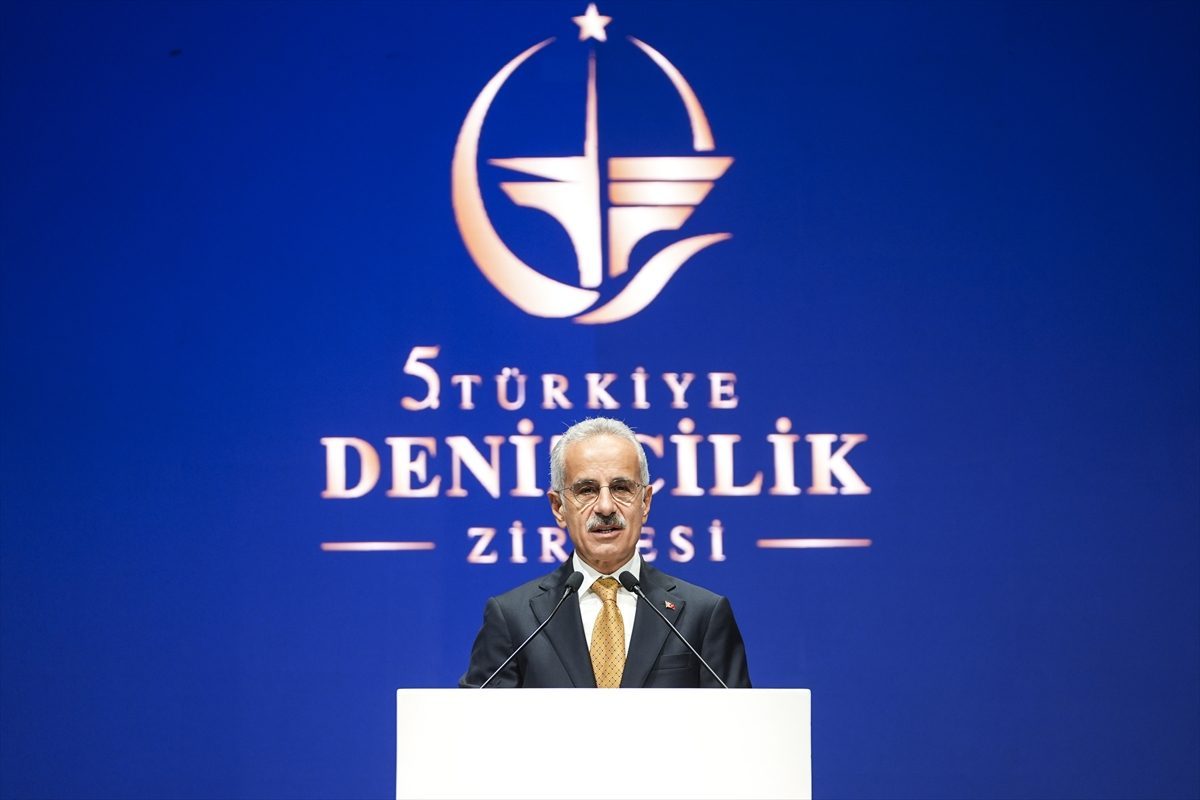 Bakan Uraloğlu, 5. Türkiye Denizcilik Zirvesi’nde konuştu: