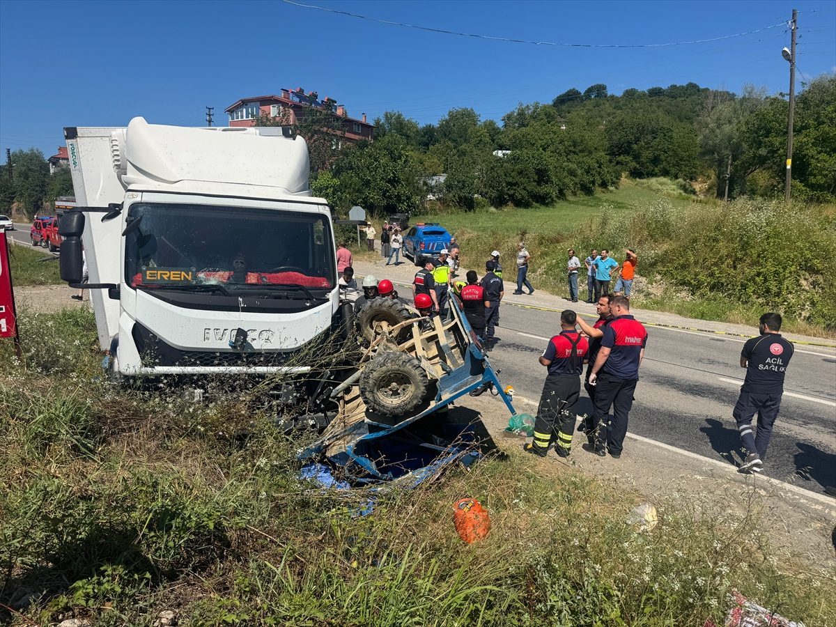 Bartın’da kamyonla çarpışan tarım aracının sürücüsü öldü