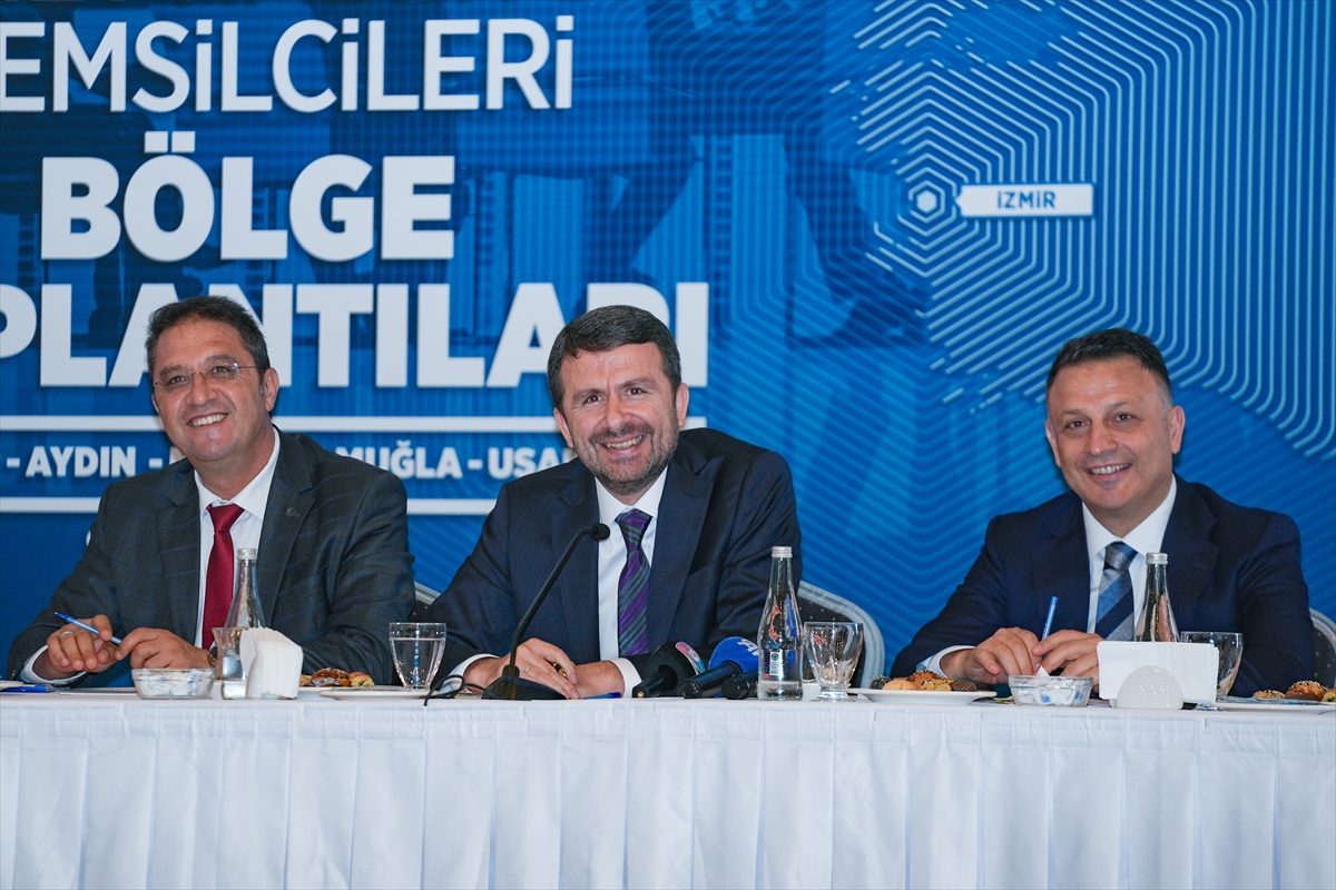 Basın İlan Kurumu Genel Müdürü Çay, İzmir’de gazetecilerle bir araya geldi
