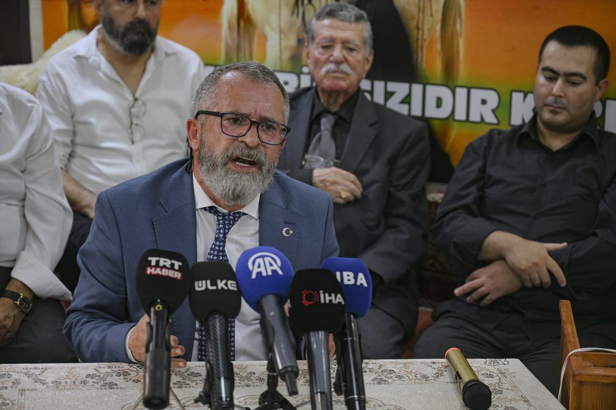 Başkentte Türkmen Alevi Bektaşi Vakfı tarafından aşure dağıtıldı