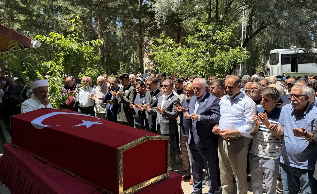 Bayburt’ta vefat eden Kıbrıs gazisi son yolculuğuna uğurlandı