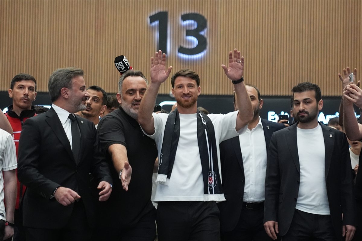 Beşiktaş’ın prensip anlaşmasına vardığı milli futbolcu Salih Özcan, İstanbul’a geldi