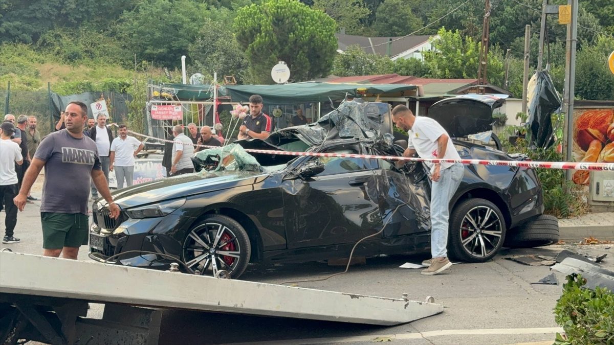 Beykoz’da 2 otomobilin karıştığı kazada 7 kişi yaralandı