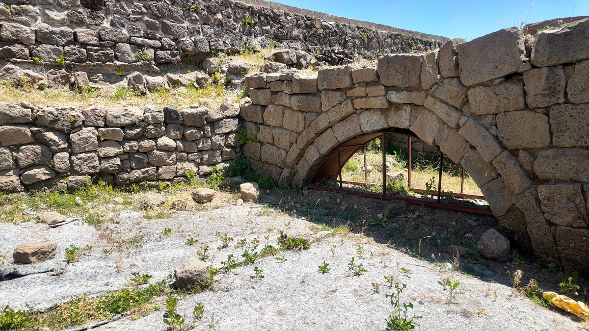 Bitlis Kalesi’ndeki arkeolojik kazılarda sona yaklaşıldı
