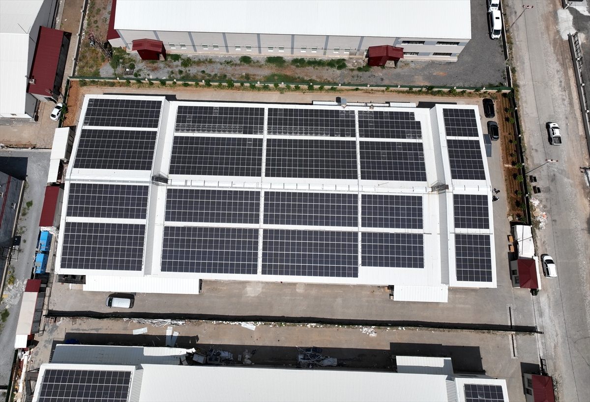 Bitlis’te tekstil fabrikaları enerjisini güneşten karşılıyor