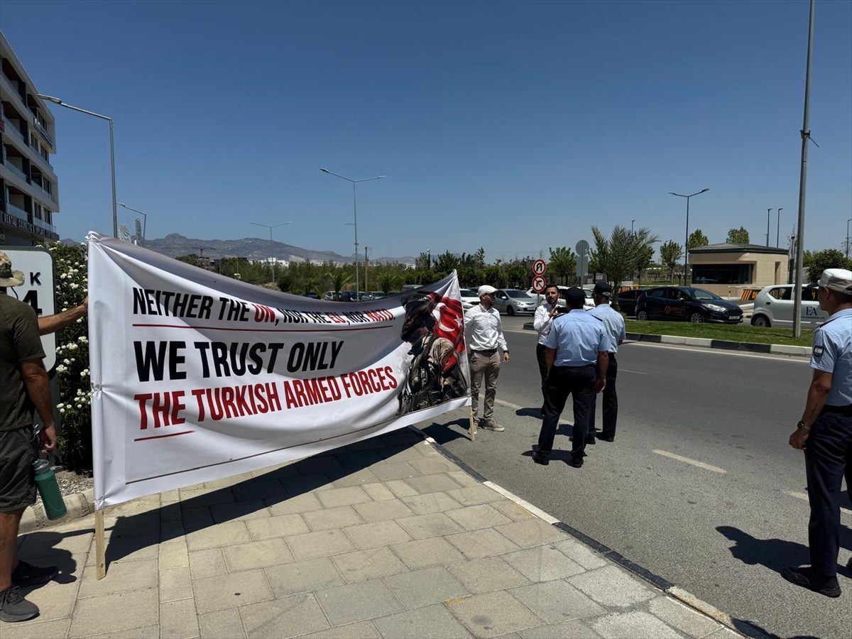 BM Genel Sekreteri Guterres’in ziyareti, KKTC’de federasyon karşıtı gruplarca protesto edildi
