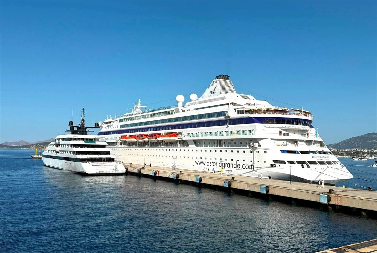 Bodrum’a iki kruvaziyerle 1012 turist geldi