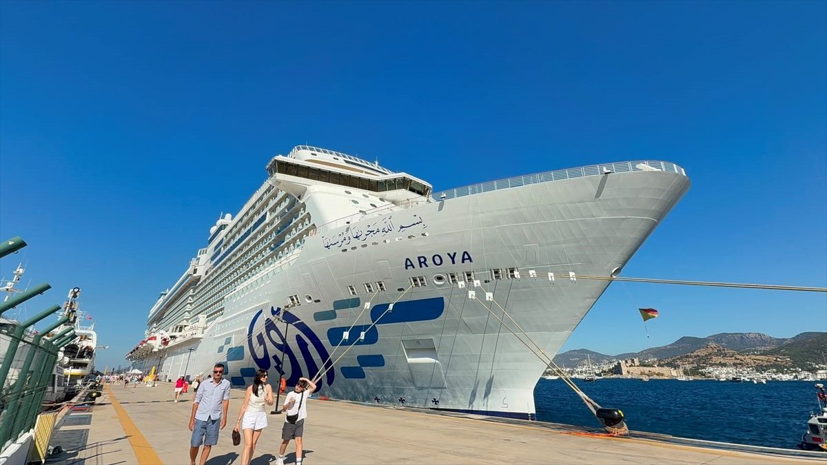 Bodrum’a iki kruvaziyerle 3 bin 292 turist geldi