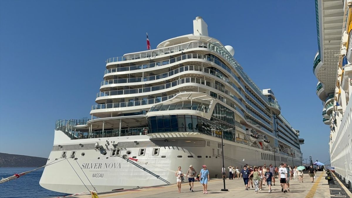 Bodrum’a iki kruvaziyerle 3 bin 319 turist geldi