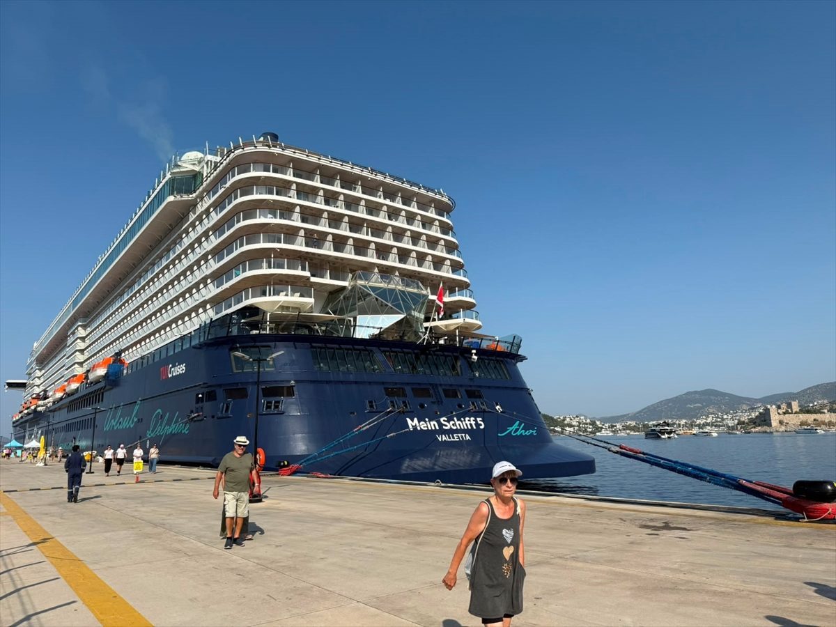 Bodrum’a “Mein Schiff 5” kruvaziyeriyle 2 bin 746 yolcu geldi