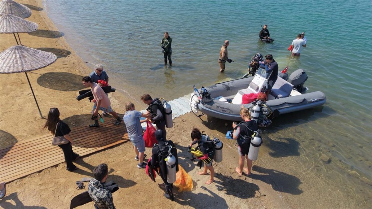 Bodrum’da deniz dibi temizliğinde 370 kilogram atık çıkarıldı