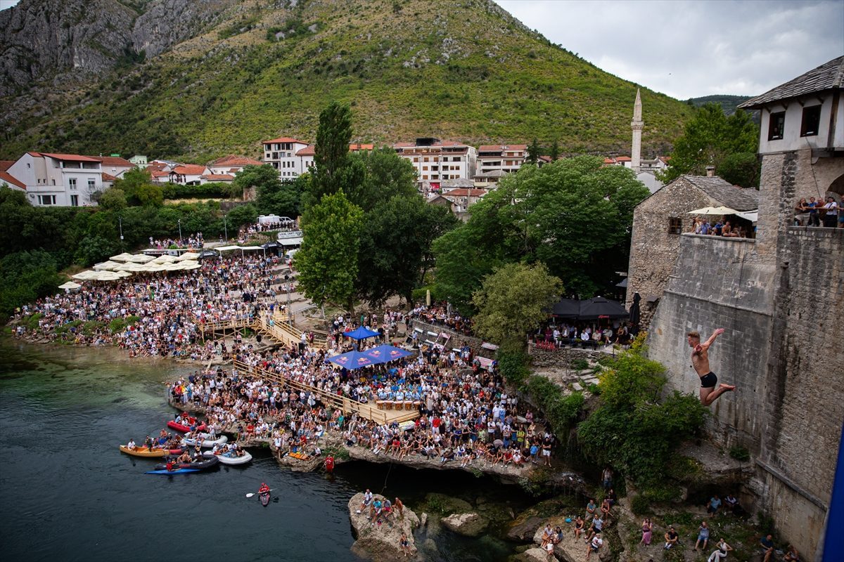 Bosna Hersek’te 460. Geleneksel Mostar Köprüsü Atlayışları yapıldı