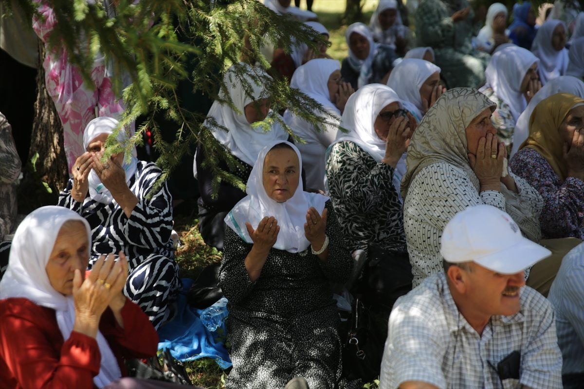 Bosna Hersek’teki savaşta kurşuna dizilen 6 Srebrenitsalı genç, ölümlerinin 31’inci yılında anıldı