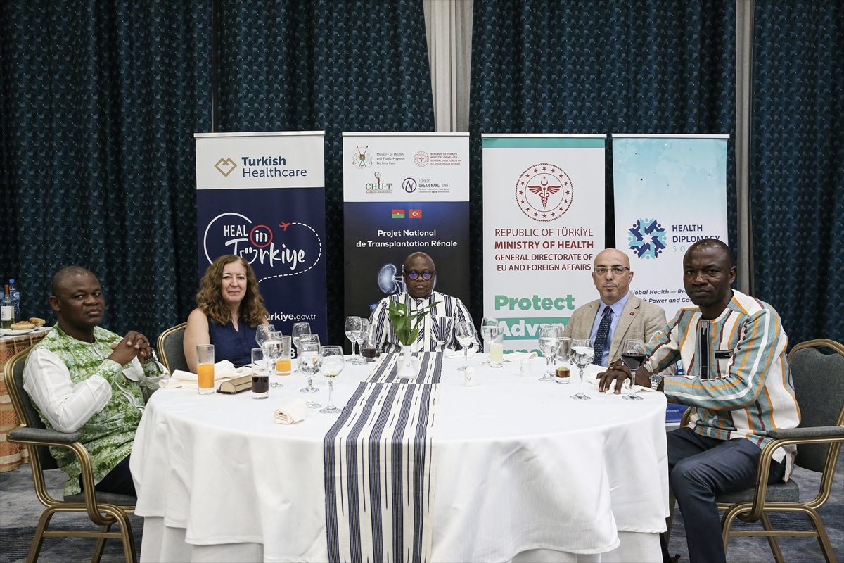 Burkina Faso Sağlık Bakanı Kargougou, Türk hekimler için resepsiyon düzenledi
