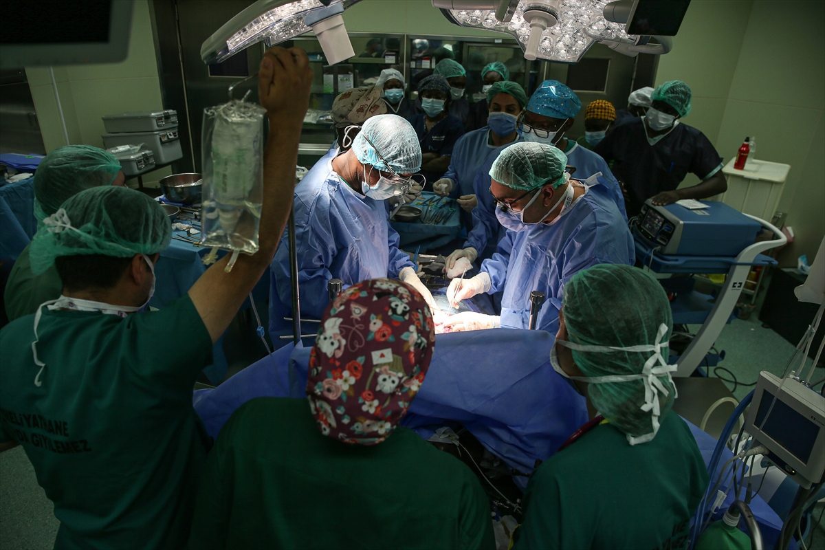 Burkina Fasolu doktorlar, Türk hekimlerin gözetiminde üçüncü seri böbrek nakillerine başladı