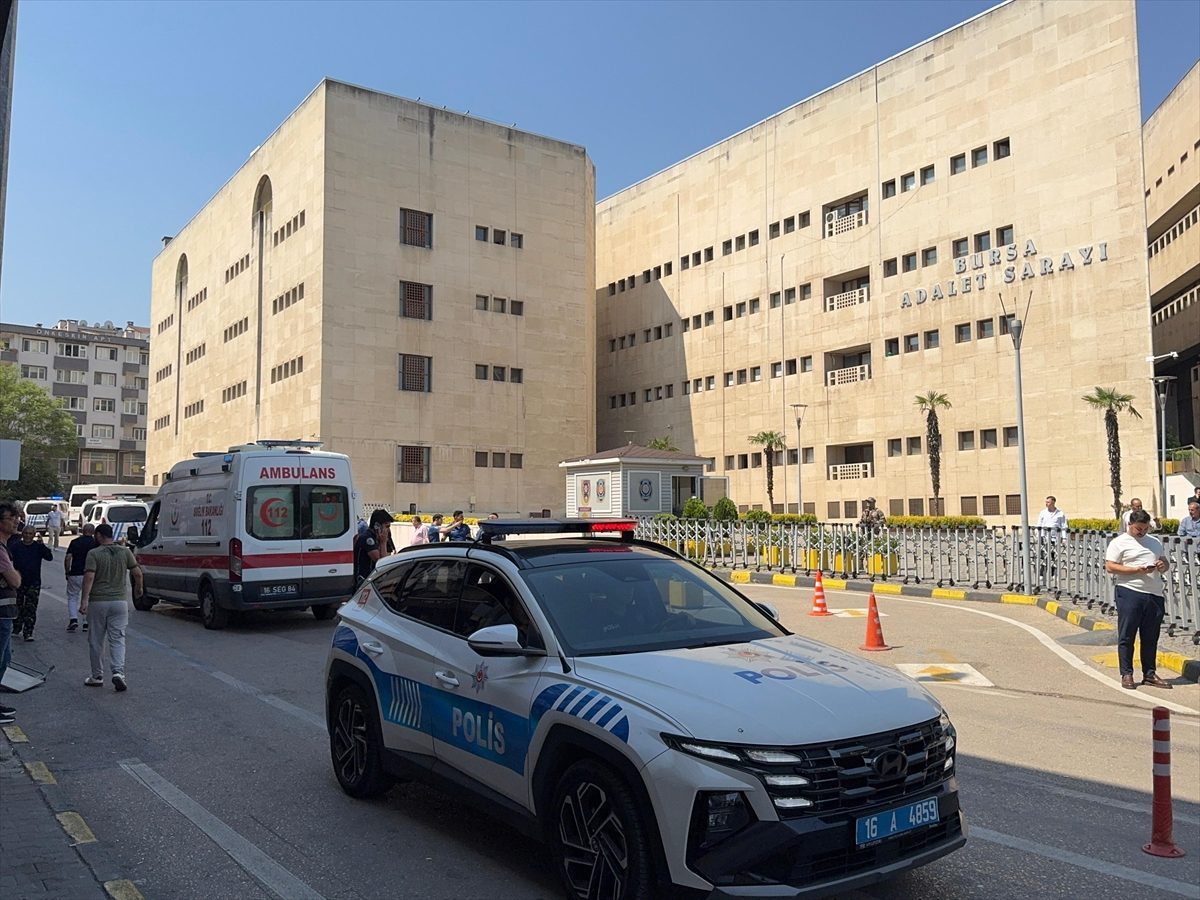 Bursa Adliyesi yakınında çıkan kavgada 5 kişi gözaltına alındı