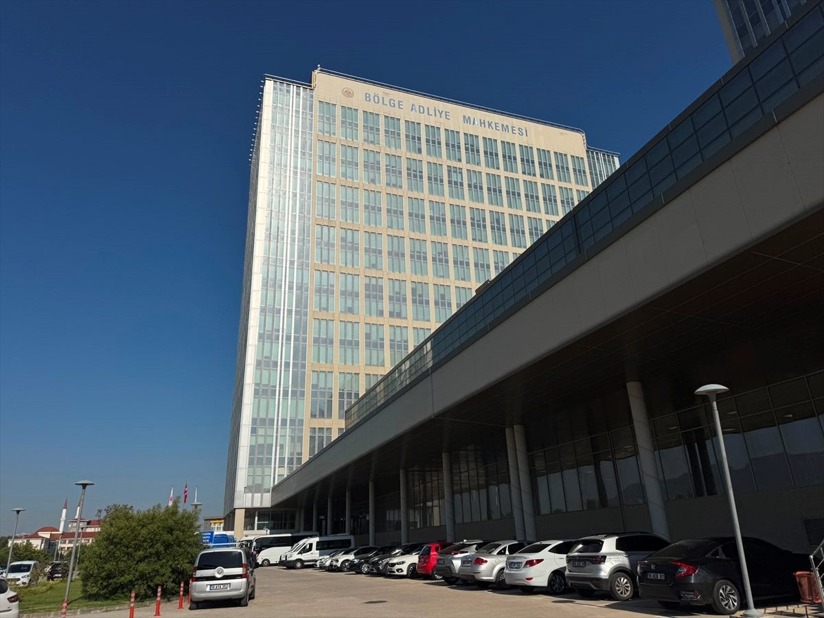 Bursa Büyükşehir Belediye Başkanlığı görevinden uzaklaştırılan Mustafa Bozbey ile 62 sanık yargılanıyor