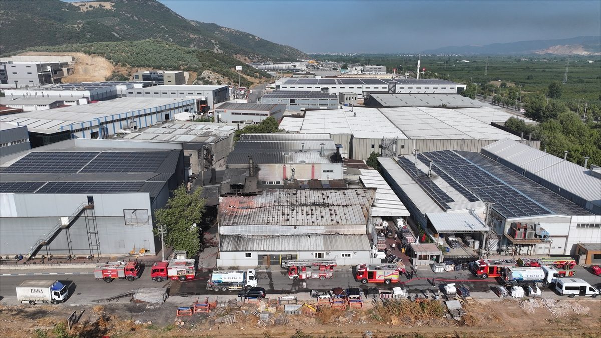 Bursa’da kumaş fabrikasında çıkan yangın söndürüldü