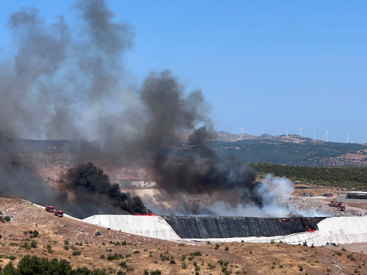 Çanakkale’de katı atık bertaraf ve depolama tesisinde çıkan yangına müdahale ediliyor