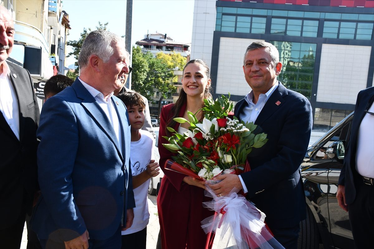 CHP Grup Başkanı Özel, Bilecik’te partililerle bir araya geldi