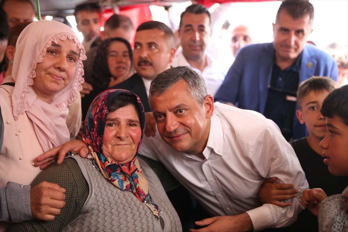 CHP Grup Başkanı Özel, Niğde’de ziyaretlerde bulundu