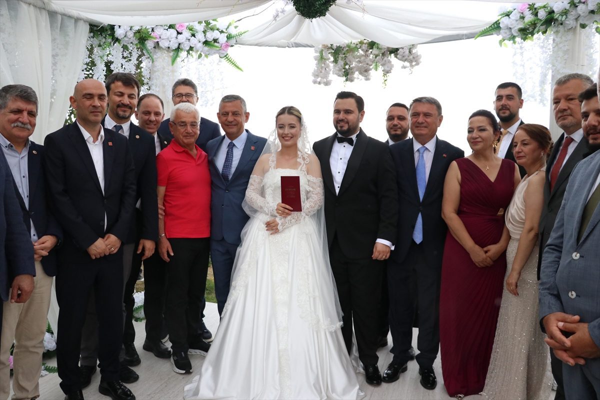 CHP Grup Başkanı Özel, Zonguldak’ta vatandaşlarla bir araya geldi