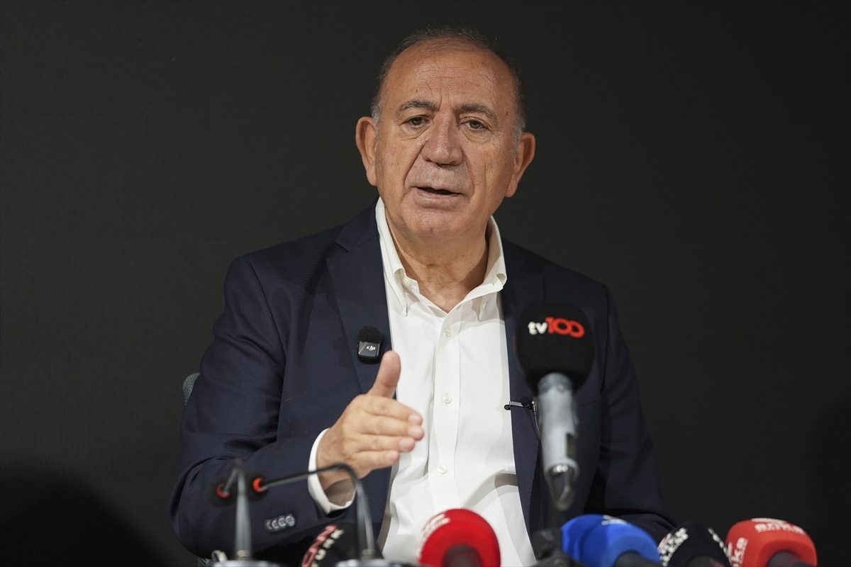 CHP İstanbul İl Başkanlığı’nda partiye katılım töreni düzenlendi