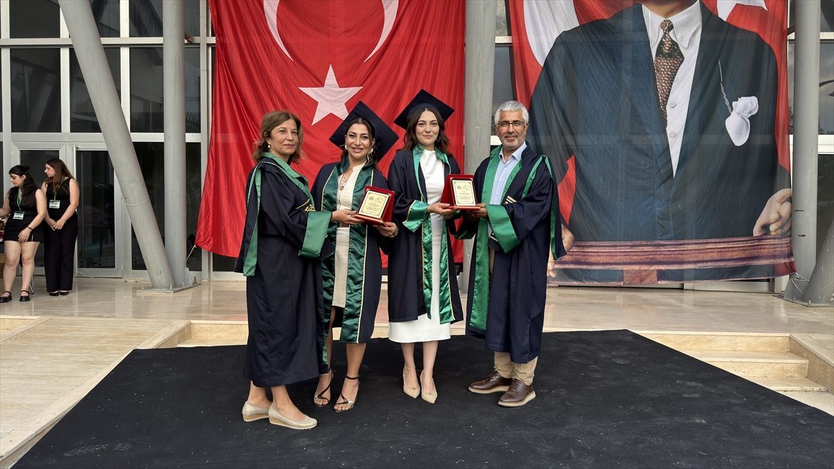Çukurova Üniversitesi İletişim Fakültesi’nde mezuniyet töreni düzenlendi