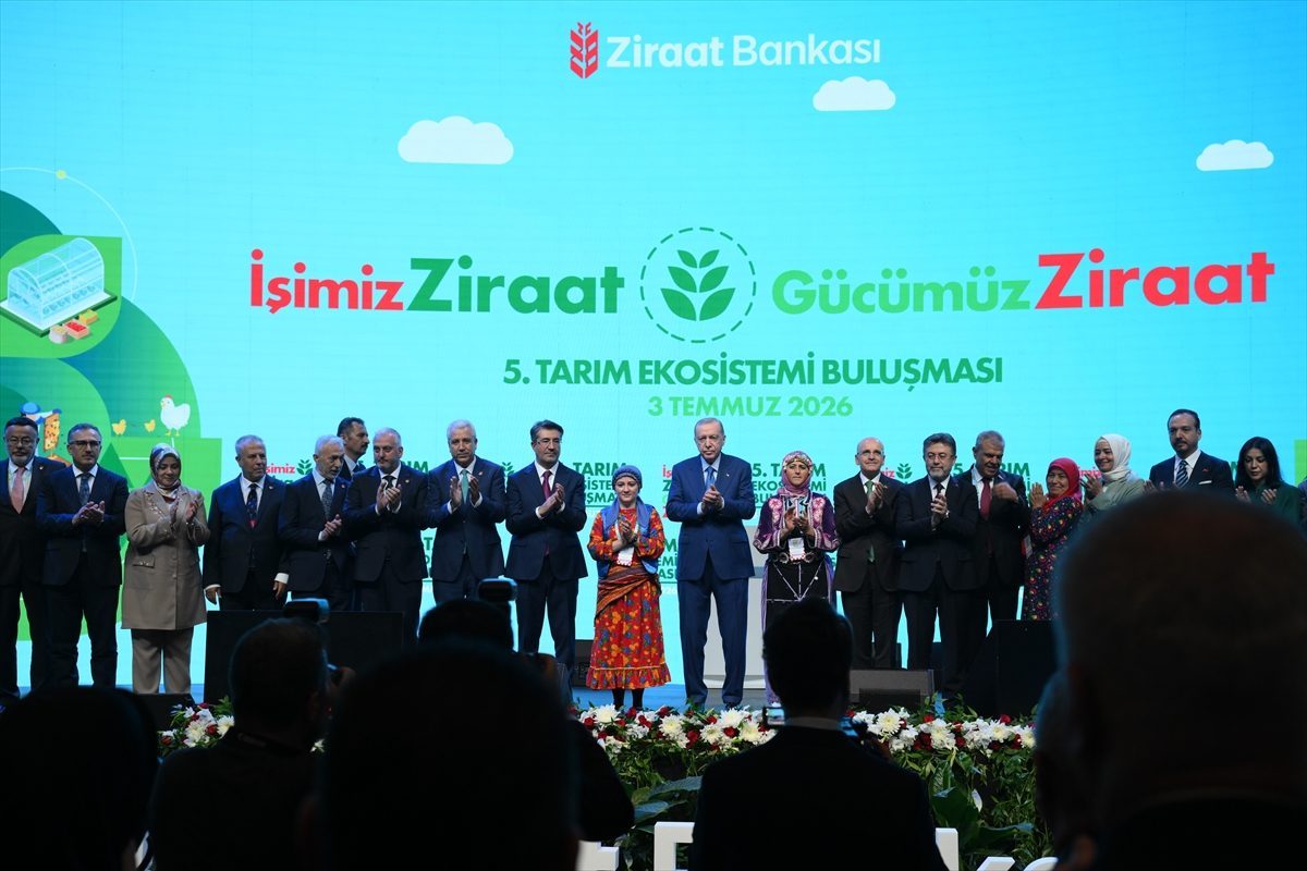 Cumhurbaşkanı Erdoğan: “Geçen yıl sektöre verdiğimiz destek 706 milyar lirayı buldu. 2026 için tarıma doğrudan ve dolaylı olarak ayırdığımız rakam ise 930 milyar lira.”
