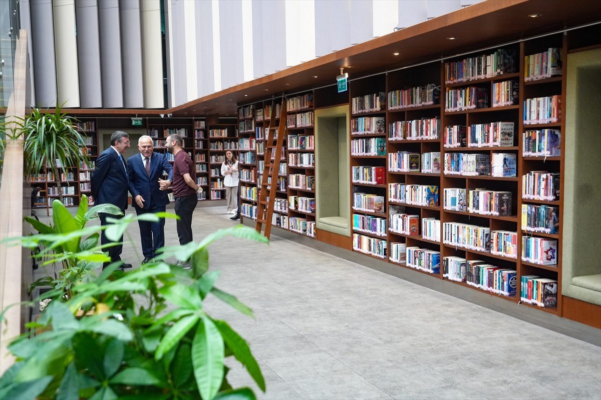 Cumhurbaşkanı Yardımcısı Yılmaz, İstanbul’da ziyaretlerde bulundu