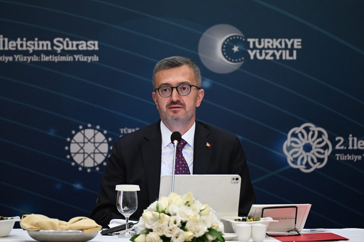 Cumhurbaşkanlığı İletişim Başkanı Duran, iletişim fakültelerinin dekan ve öğretim üyeleriyle bir araya geldi