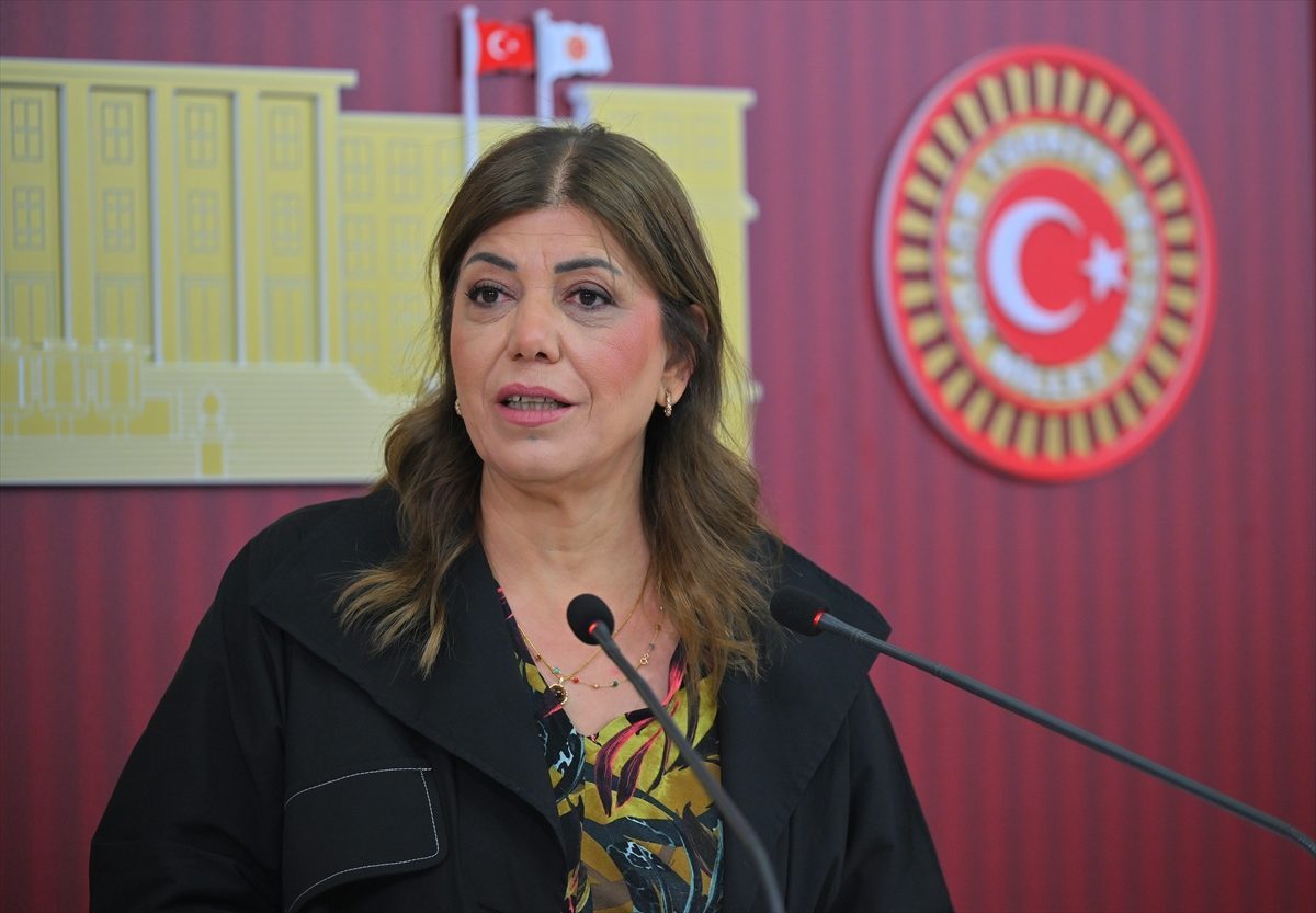 DEM Parti milletvekilleri Meclis’te basın toplantısı düzenledi