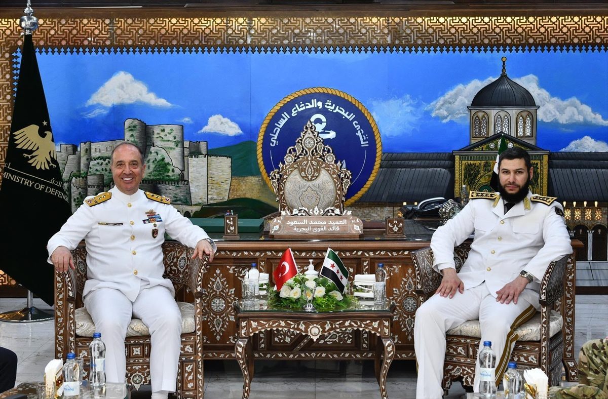 Deniz Kuvvetleri Komutanı Oramiral Tatlıoğlu, TCG İstanbul fırkateyni ile Lazkiye’yi ziyaret etti
