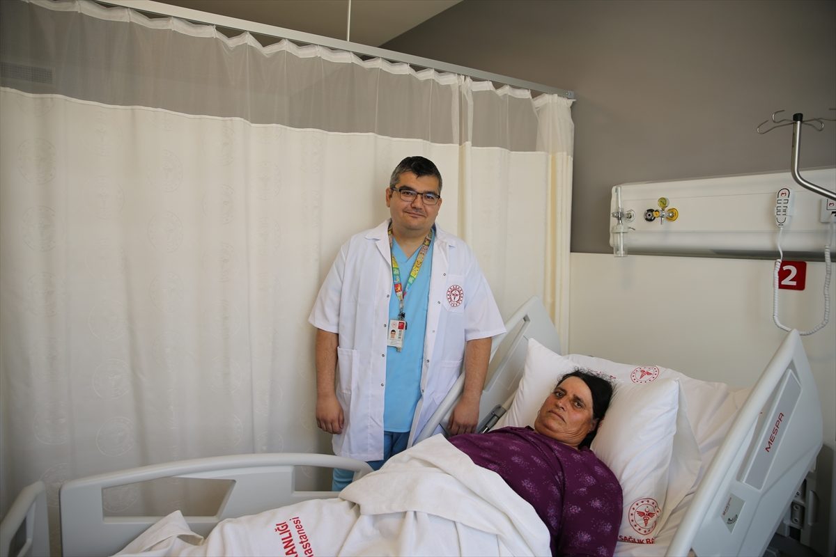 Denizli Acil Durum Hastanesi’nde kapalı yöntemle “rahim alma” ameliyatı yapıldı