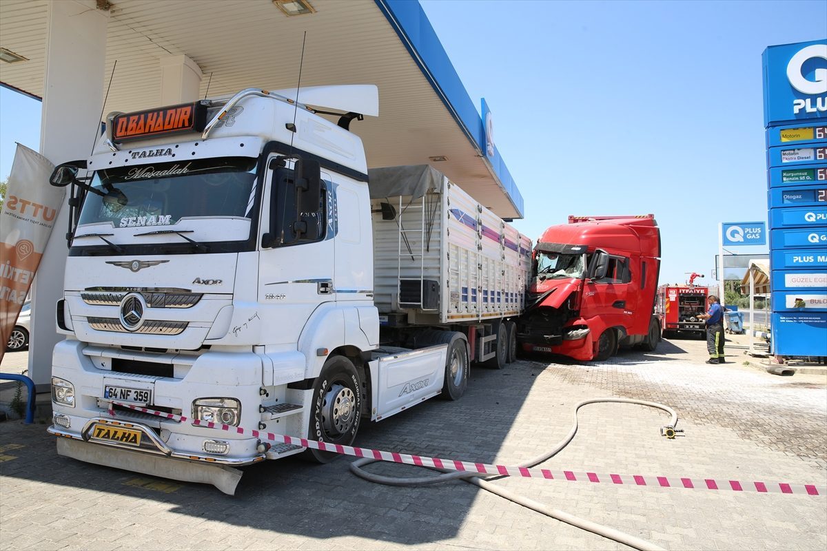 Denizli’de tırın başka bir tıra çarpması güvenlik kamerasında