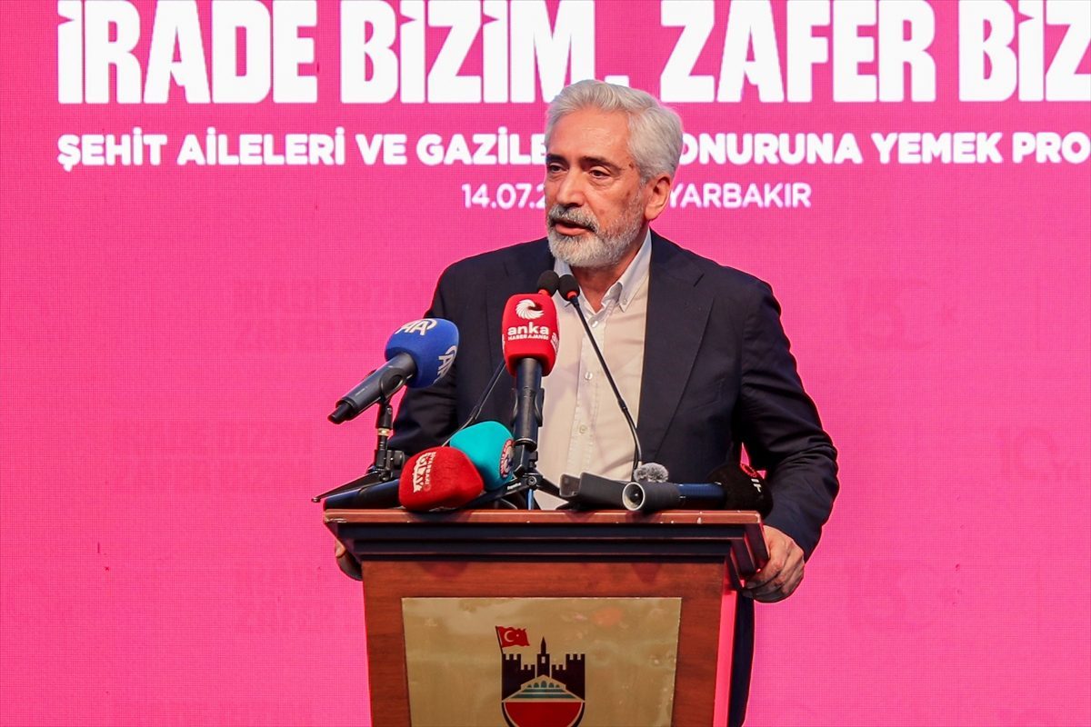 Diyarbakır’da şehit aileleri ve gaziler onuruna yemek programı düzenlendi