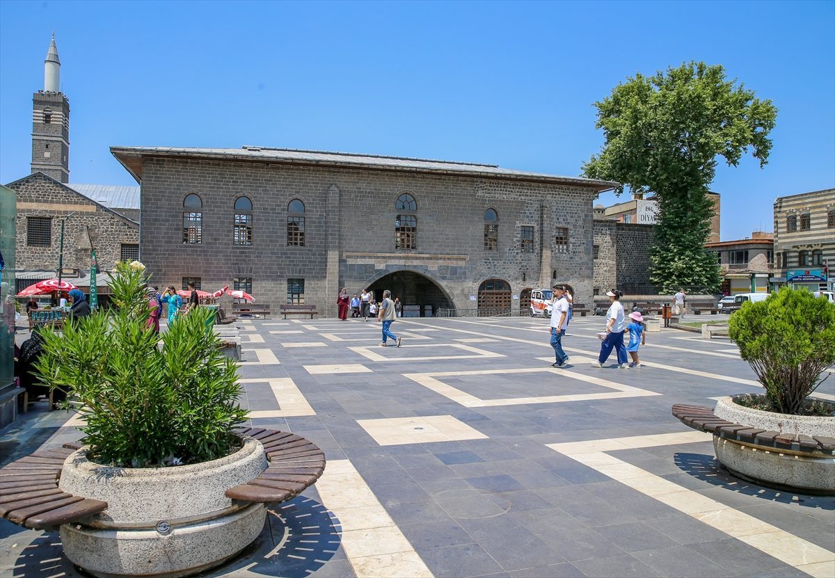 Diyarbakır’da sıcak hava hayatı olumsuz etkiledi