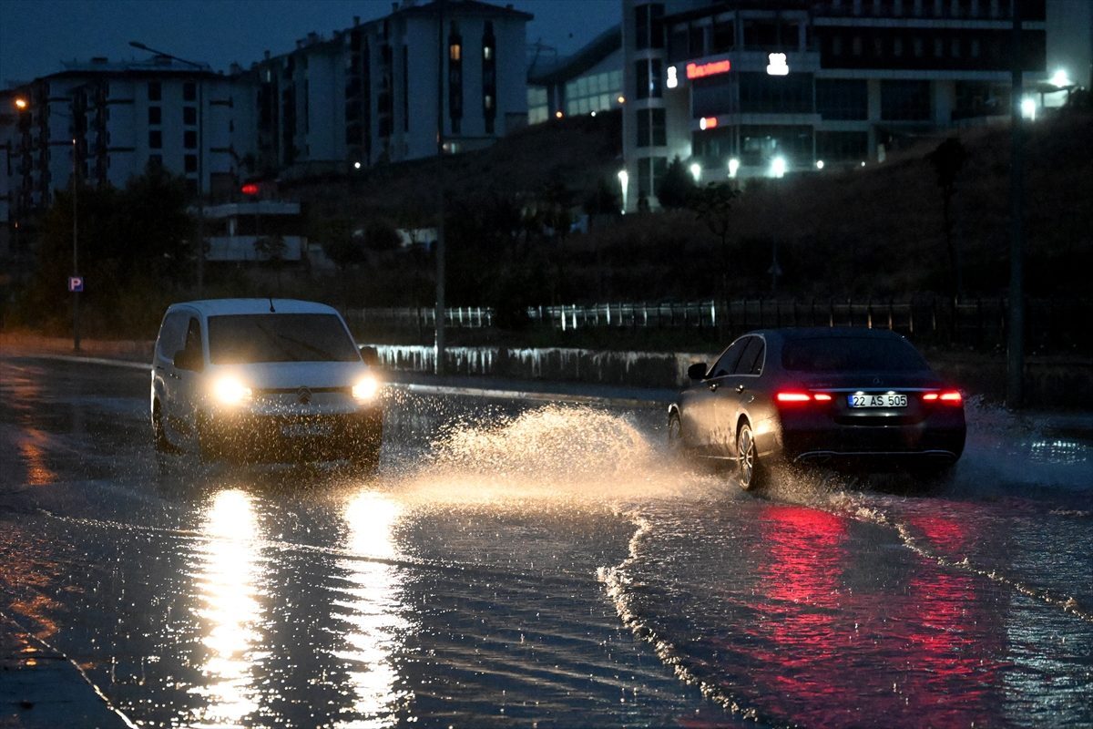 Edirne’de sağanak etkili oldu