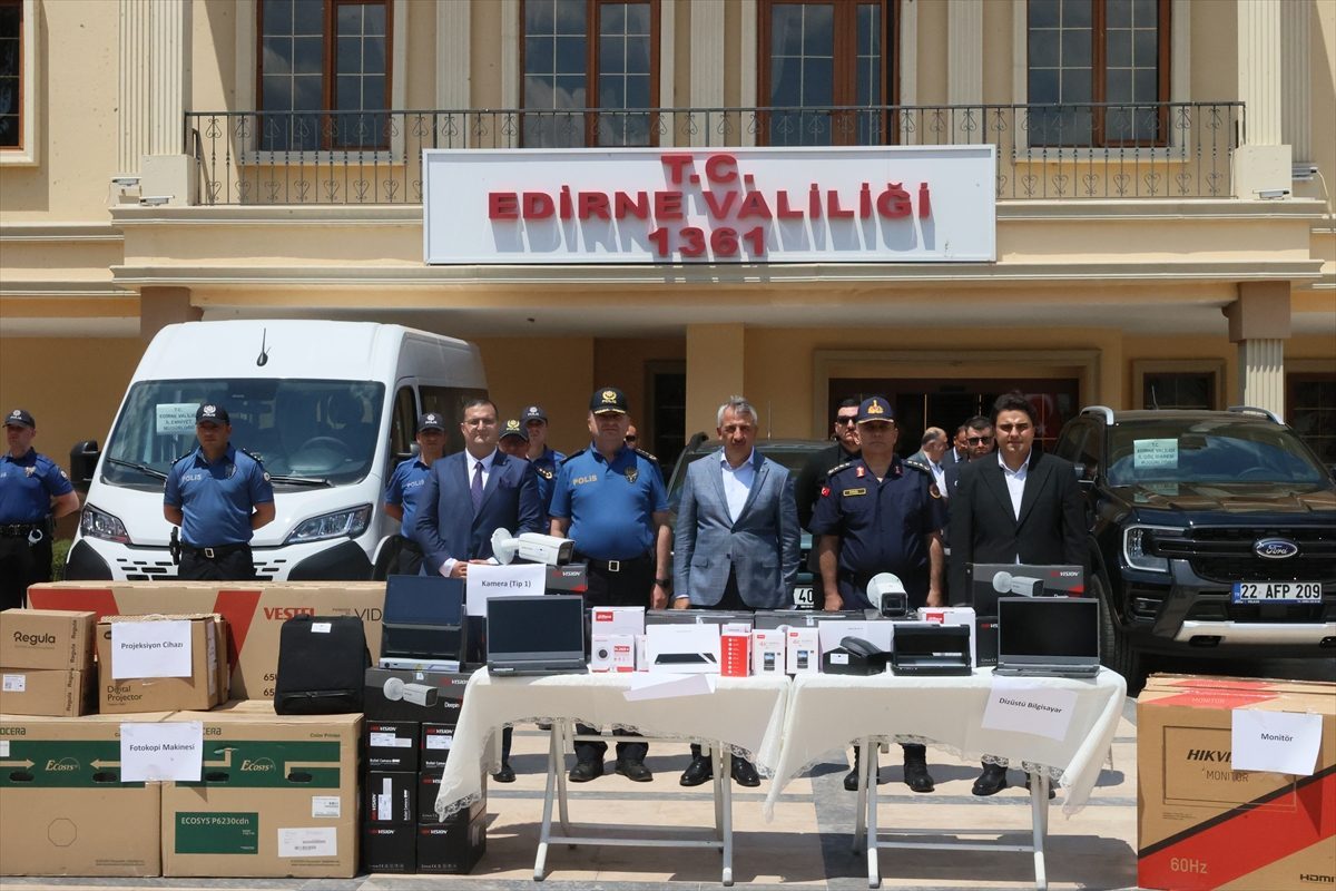 Edirne’de sınır güvenliği için tahsis edilen araçlar tanıtıldı