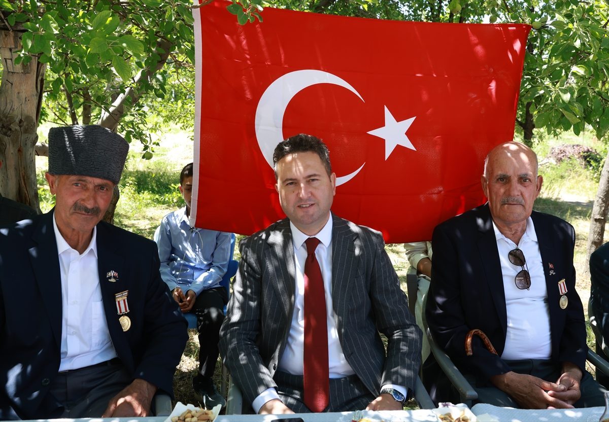 “Efsane tank”ın şoförü Kıbrıs gazisi, silah arkadaşlarıyla verdiği mücadeleyi unutamıyor